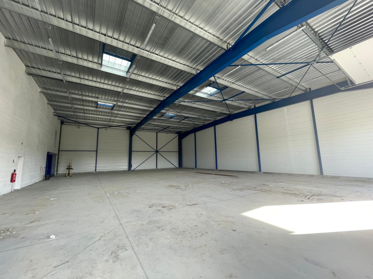 Local d'activité Availles-sur-Seiche 840m² Location local d'activité Availles-sur-Seiche Ille-et-Vilaine OLACT2425665 1